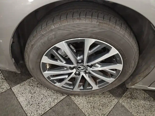 Lexus ES — Фото автомобиля 22