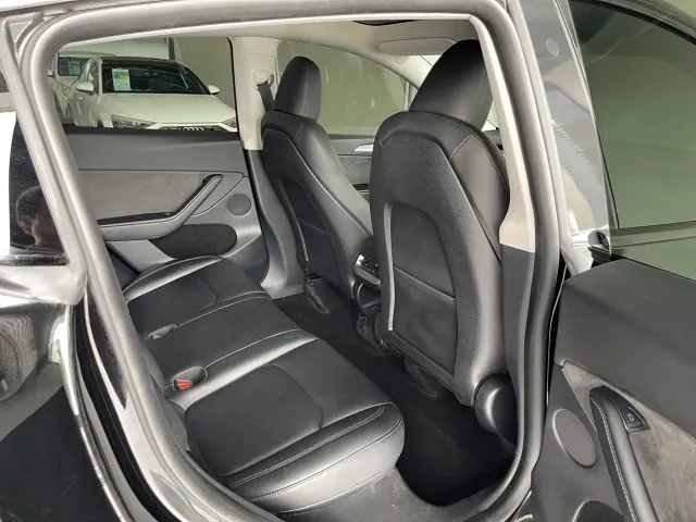 Tesla Model Y — Фото автомобиля 20