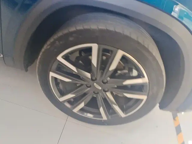 Geely Xingyue L — Фото автомобиля 6