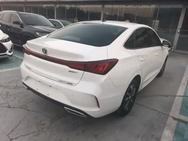 Changan Eado — Фото автомобиля 6