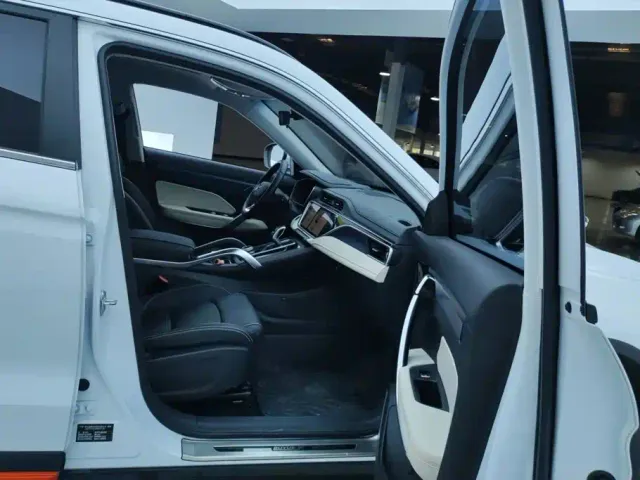 Geely Boyue — Фото автомобиля 8