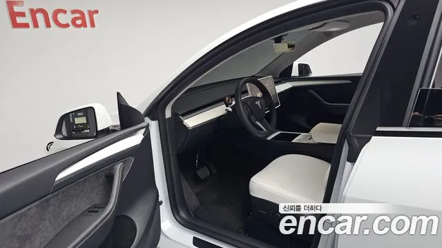 Tesla Model Y — Фото автомобиля 14