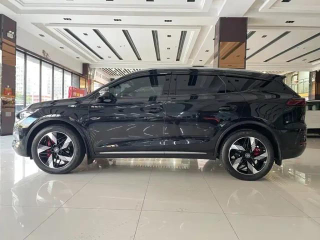 BYD Tang — Фото автомобиля 4