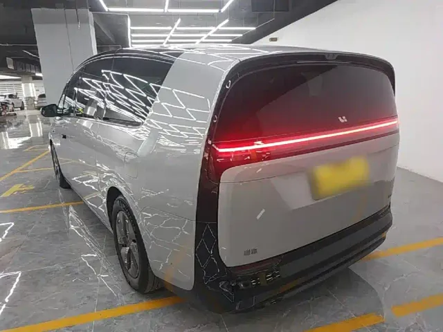Li Auto MEGA — Фото автомобиля 4