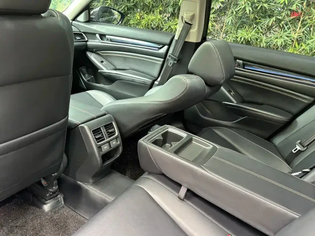 Honda Accord — Фото автомобиля 16