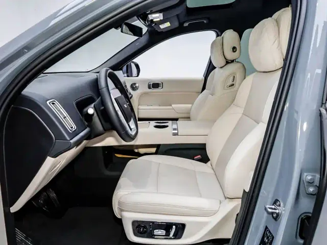 Li Auto L8 — Фото автомобиля 10