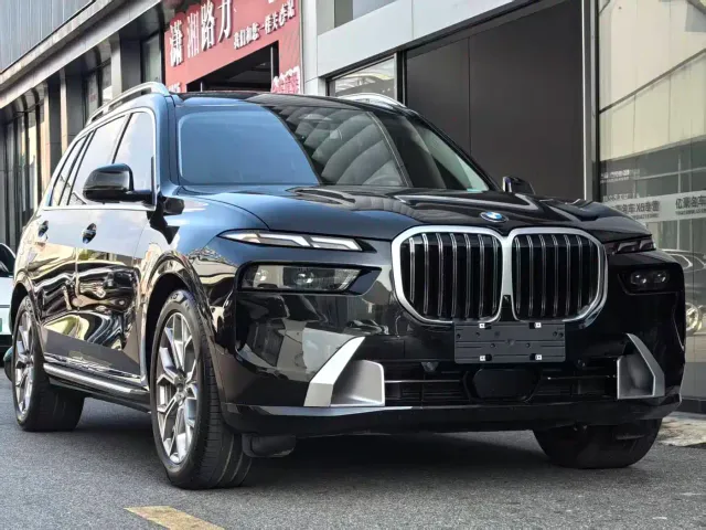 BMW X7 — Фото автомобиля 3