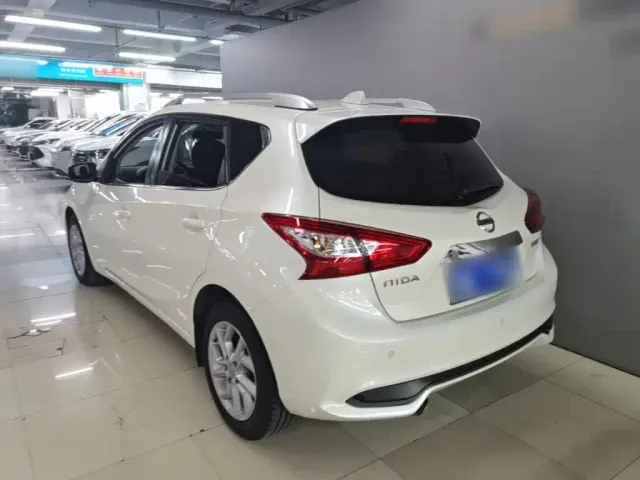 Nissan Tiida — Фото автомобиля 4