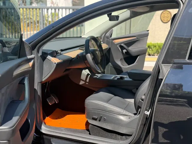 Tesla Model Y — Фото автомобиля 4