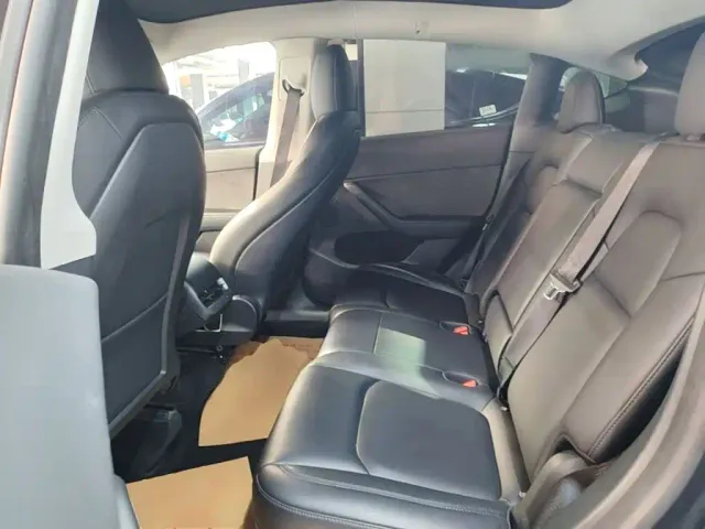 Tesla Model Y — Фото автомобиля 16