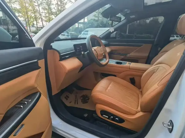 Dongfeng Yipai eπ008 2025 210Ultra Range Extender 5-Seater — Фото автомобиля 4