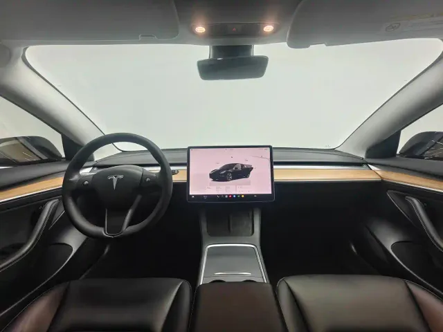 Tesla Model 3 — Фото автомобиля 10