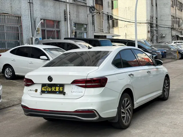 Volkswagen Lavida — Фото автомобиля 11