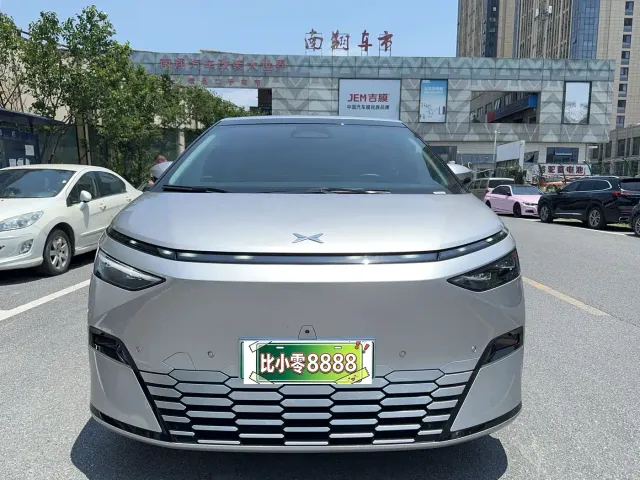 Xpeng X9 — Фото автомобиля 2