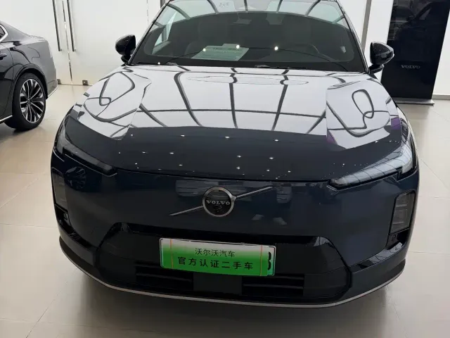 Volvo XC70 Plug-in Hybrid — Фото автомобиля 3