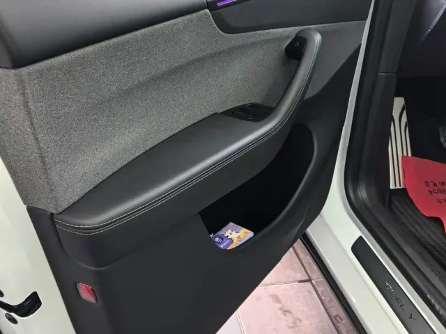 Tesla Model Y — Фото автомобиля 9