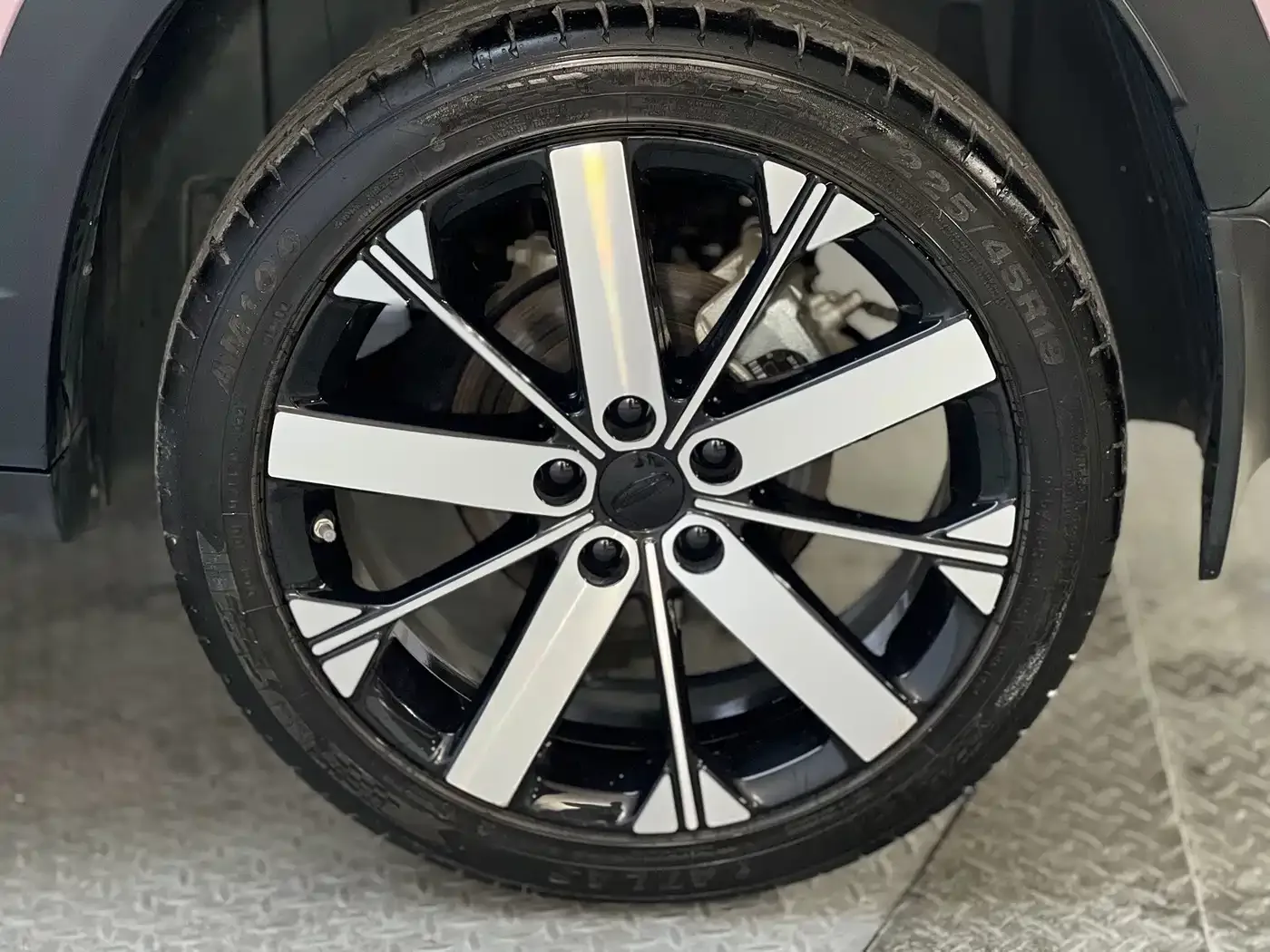 Geely Geely ICON 2023 1.5TD Protagonist — Фото автомобиля 22