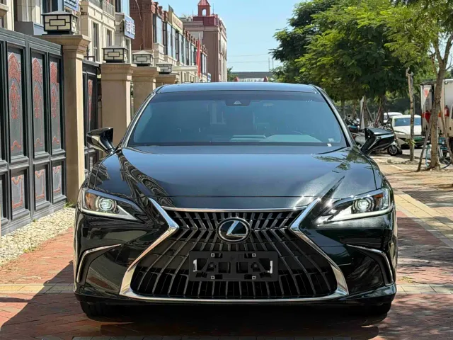 Lexus ES — Фото автомобиля 2