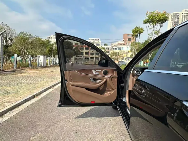 Mercedes-Benz E-Class — Фото автомобиля 12