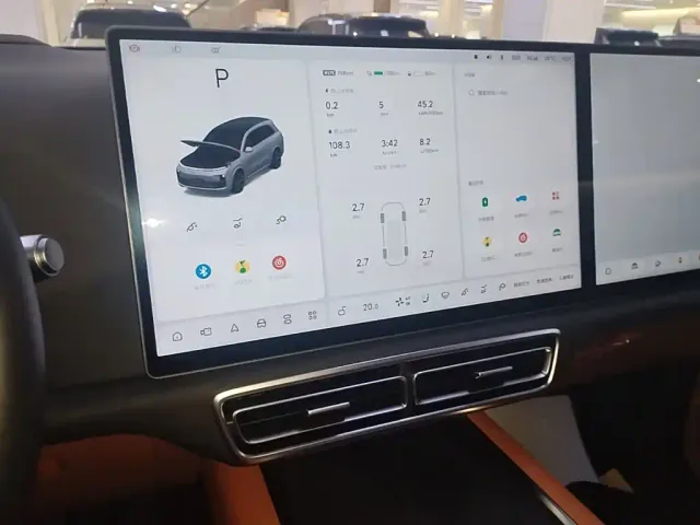 Li Auto L8 — Фото автомобиля 12