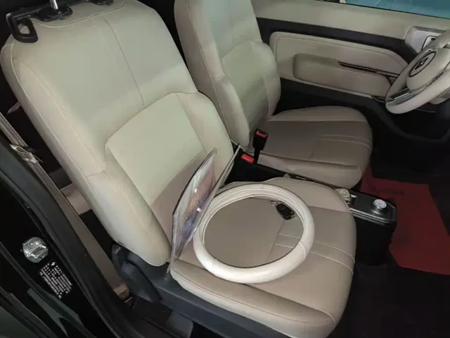 Baojun Yep — Фото автомобиля 24