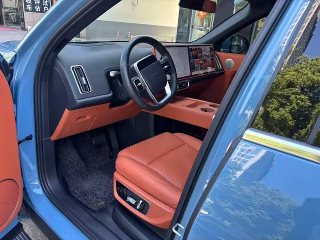 Li Auto L8 — Фото автомобиля 6