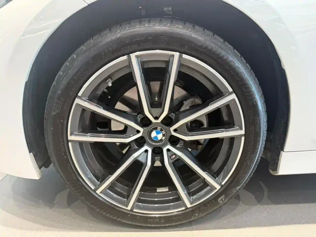 BMW 3 Series — Фото автомобиля 24