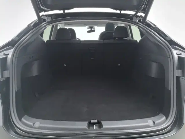 Tesla Model Y — Фото автомобиля 16