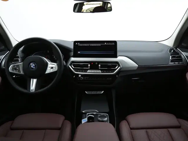 BMW iX3 — Фото автомобиля 7