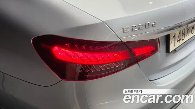 Mercedes-Benz E-Class — Фото автомобиля 17