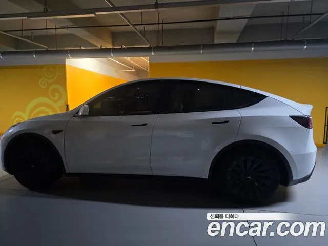 Tesla Model Y — Фото автомобиля 8