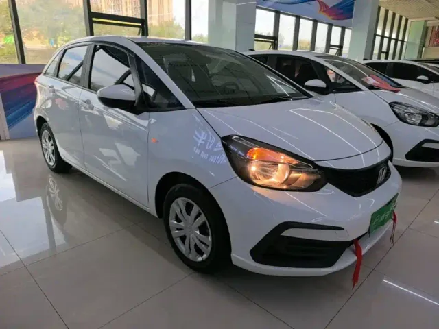 Honda Fit — Фото автомобиля 3