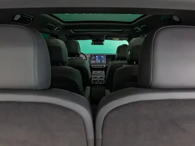 Li Auto L8 — Фото автомобиля 16