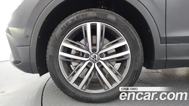 Volkswagen Tiguan — Фото автомобиля 5