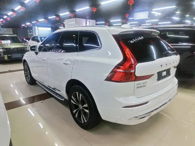 Volvo XC60 — Фото автомобиля 4