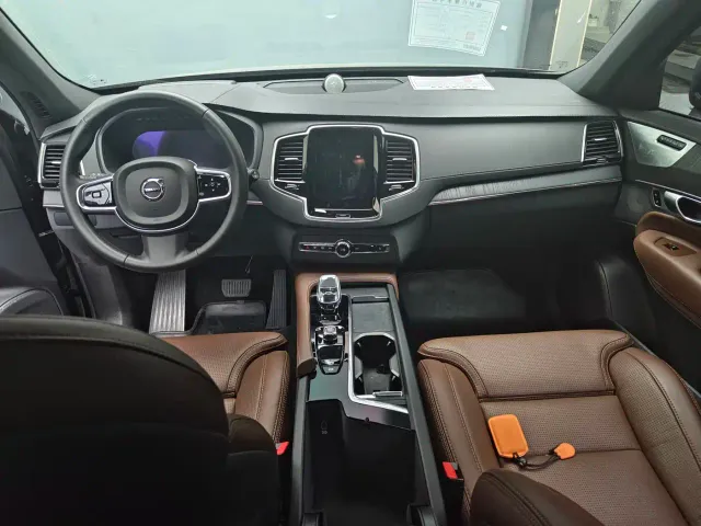 Volvo XC90 — Фото автомобиля 4