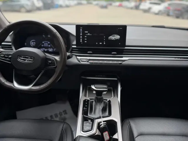 Geely Emgrand — Фото автомобиля 22