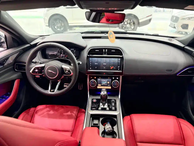 Jaguar XEL — Фото автомобиля 8