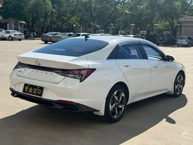 Hyundai Elantra — Фото автомобиля 6