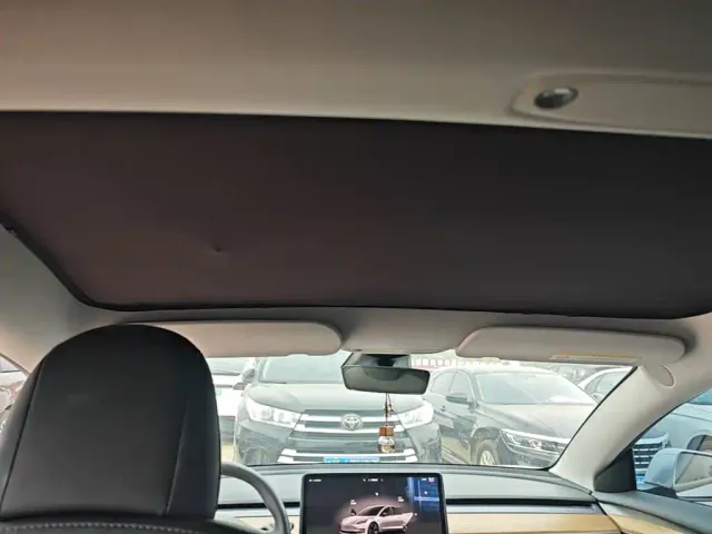 Tesla Model 3 — Фото автомобиля 13