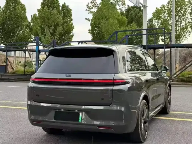 Li Auto L8 — Фото автомобиля 8