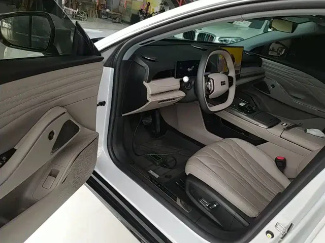 Geely Galaxy Xingyao 8 — Фото автомобиля 15