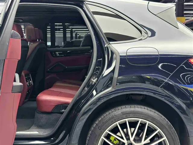 Porsche Cayenne — Фото автомобиля 7