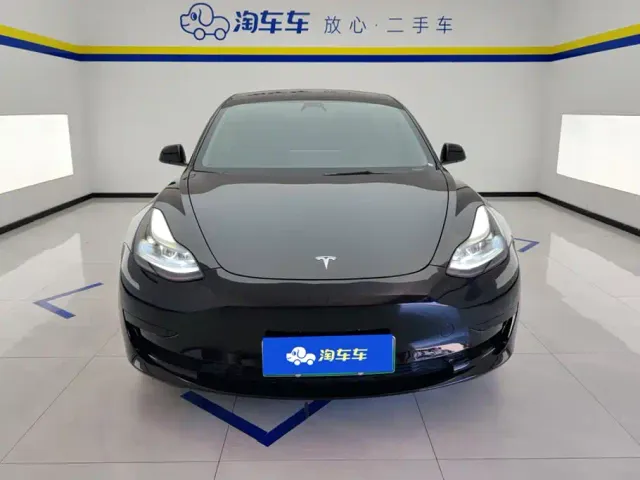 Tesla Model 3 — Фото автомобиля 2