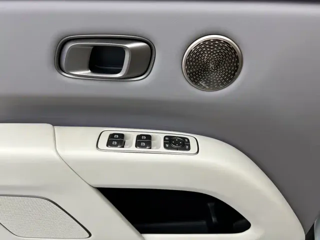 Li Auto i8 — Фото автомобиля 15