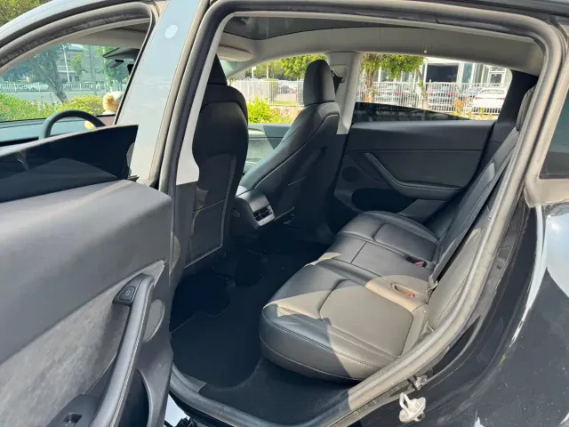 Tesla Model Y — Фото автомобиля 8