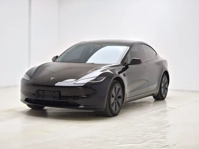 Фотография автомобиля — Tesla Model 3