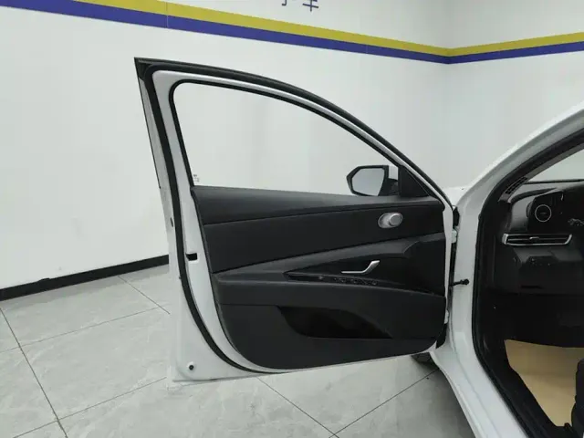 Hyundai Elantra — Фото автомобиля 7