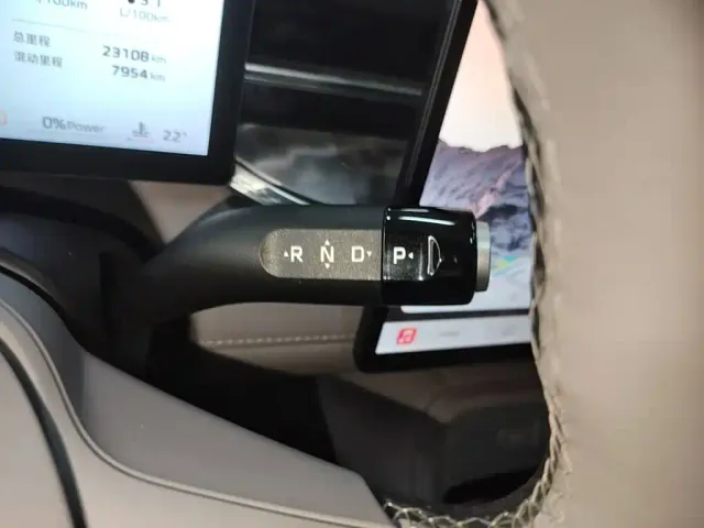 Roewe Roewe M7 DMH 2025 Base — Фото автомобиля 13