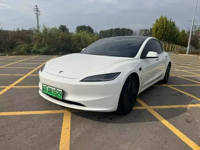 Фотография автомобиля — Tesla Model 3